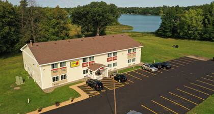 Super 8 by Wyndham Chisago City