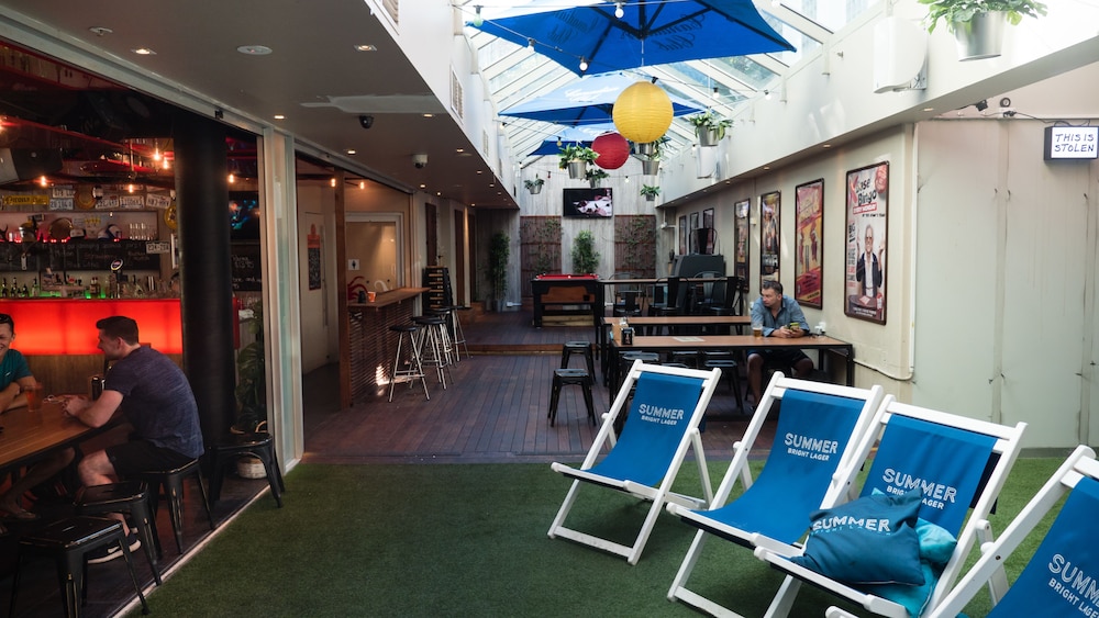Base Backpackers Melbourne Hostel