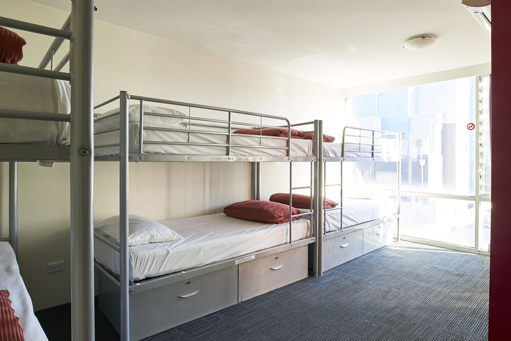 Base Backpackers Melbourne Hostel
