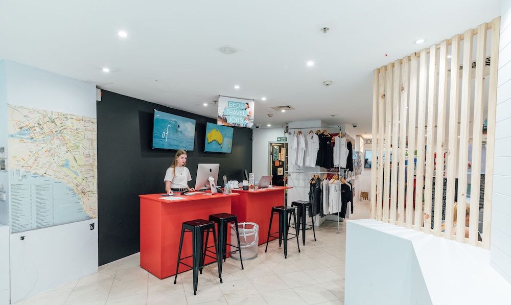 Base Backpackers Melbourne Hostel