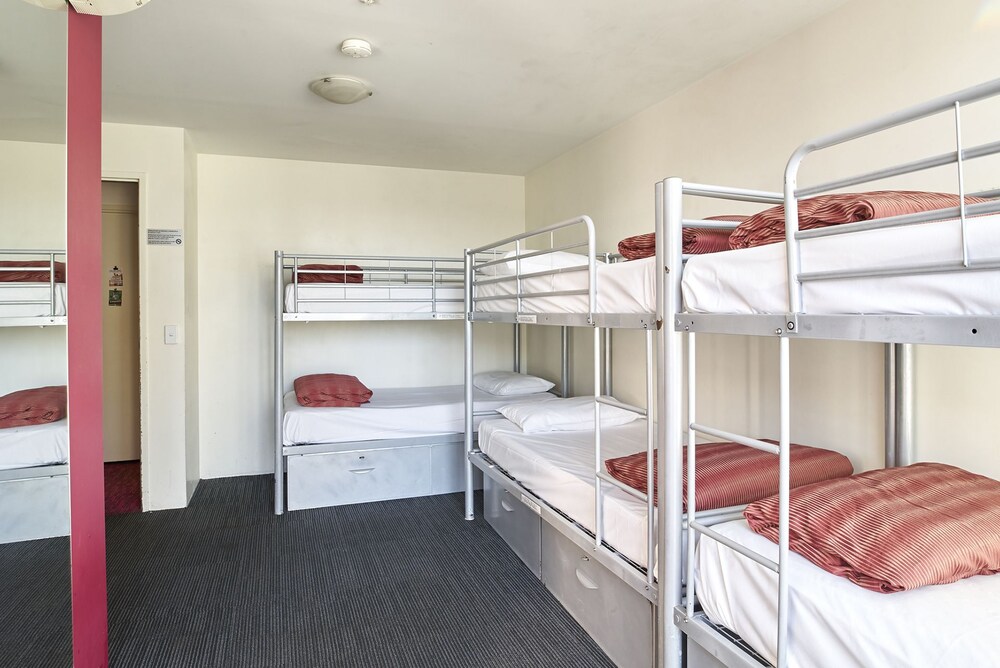 Base Backpackers Melbourne Hostel