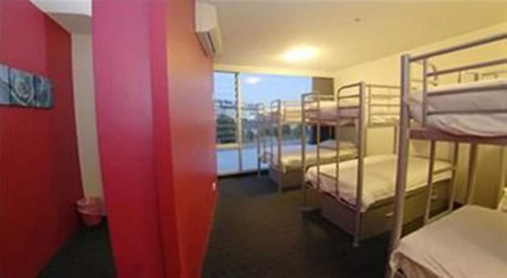 Base Backpackers Melbourne Hostel