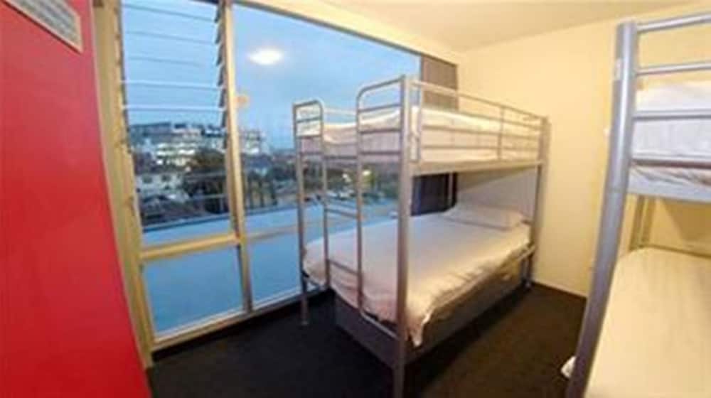 Base Backpackers Melbourne Hostel