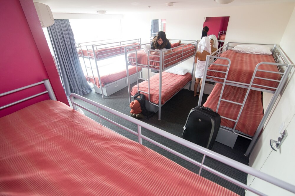 Base Backpackers Melbourne Hostel