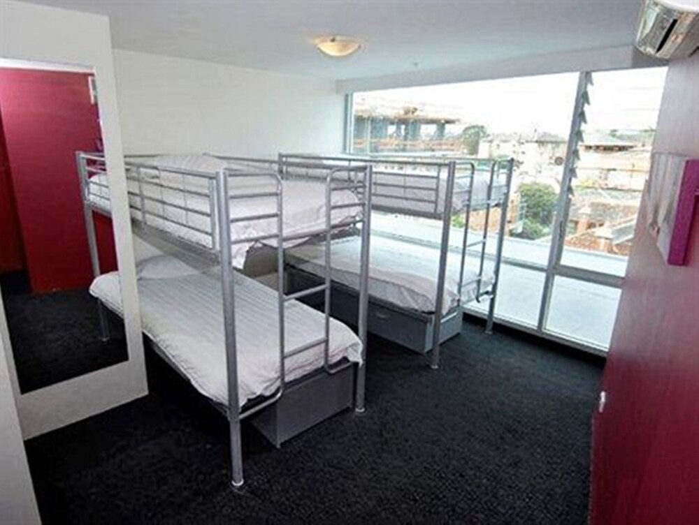 Base Backpackers Melbourne Hostel