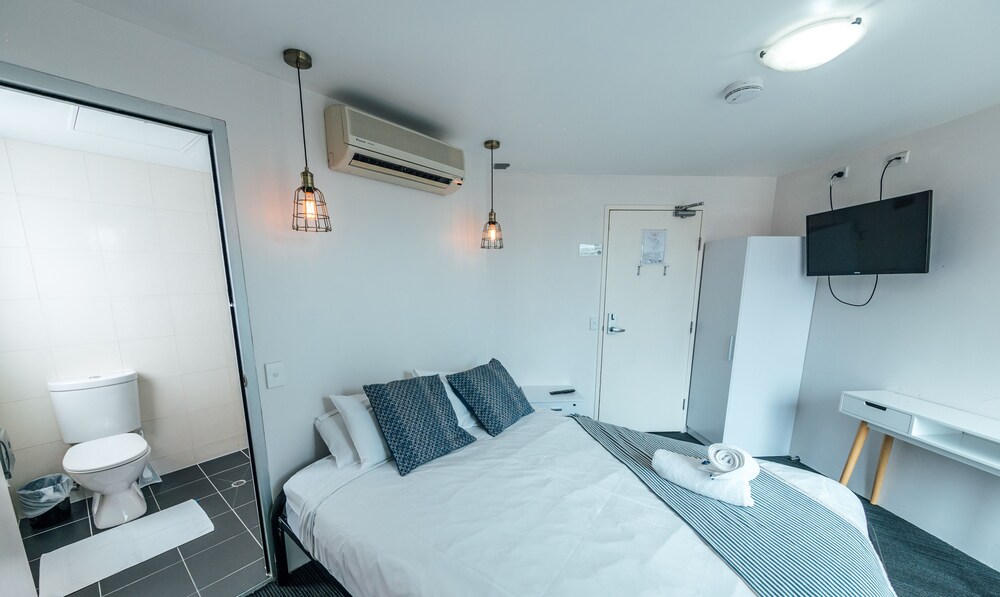 Base Backpackers Melbourne Hostel
