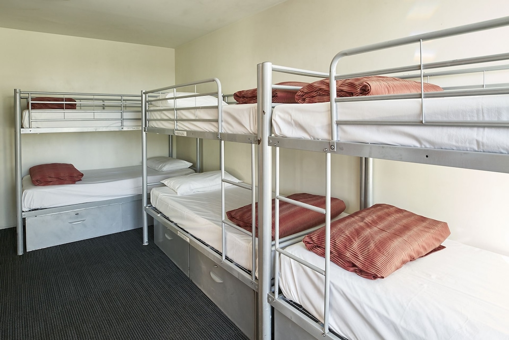 Base Backpackers Melbourne Hostel