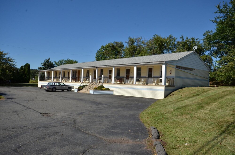 Budget Host MelDor Motel in New Berlinville Best Rates & Deals on Orbitz