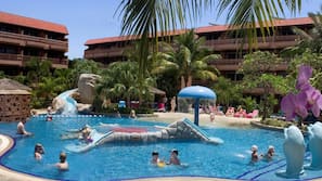 2 outdoor pools