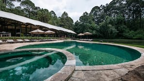 Outdoor pool, pool umbrellas, sun loungers