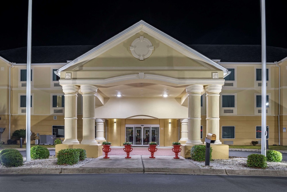 Comfort Inn & Suites Marianna I10 in Marianna Best Rates & Deals on