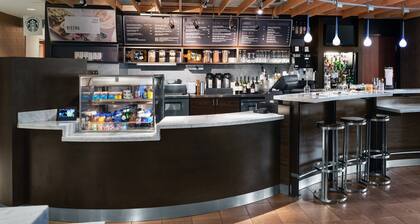 Courtyard by Marriott Portland Airport