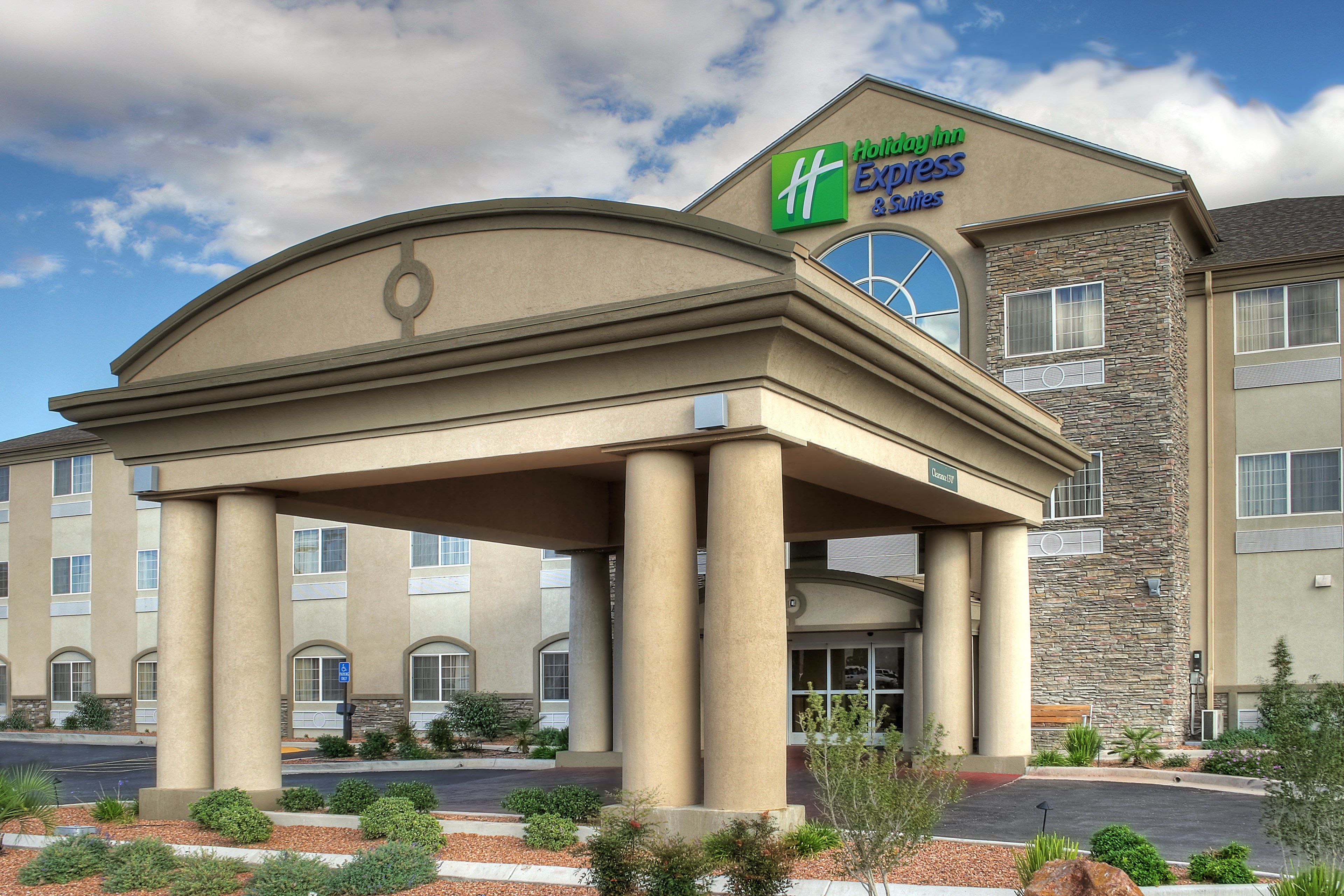 Holiday Inn Express Carlsbad An Ihg Hotel In Carlsbad Nm Expedia