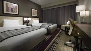 Premium bedding, down duvet, desk, blackout curtains