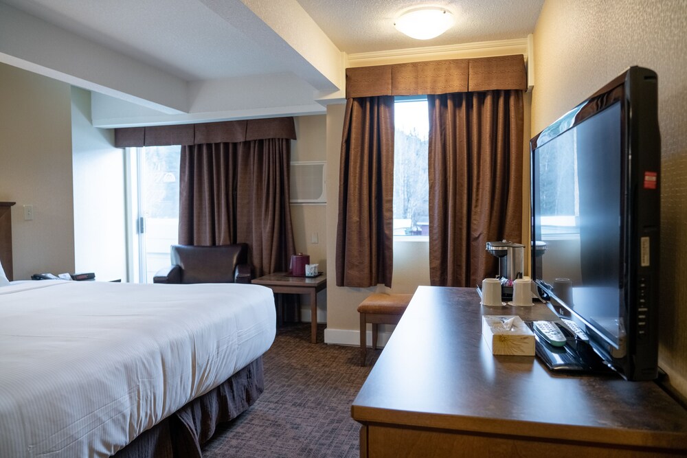 Top 8 Hotels With 2 Bedrooms In Banff, Canada Trip101