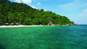 Private beach, sun-loungers, beach umbrellas, beach towels