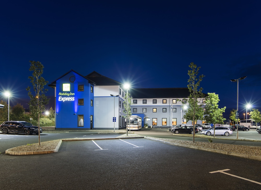 Holiday Inn Express Antrim, an IHG Hotel, Antrim 107 Room Prices