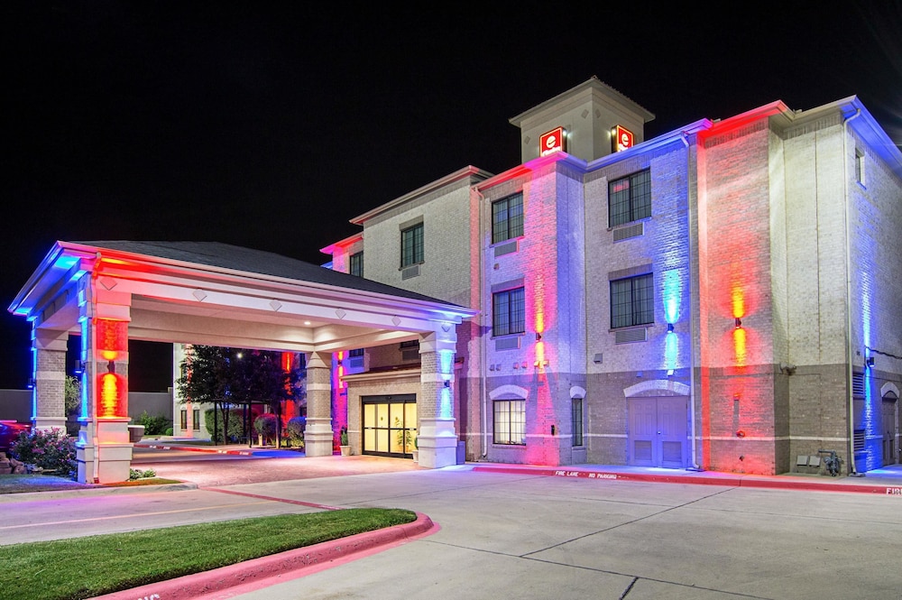 Clarion Inn & Suites Weatherford South in Weatherford, United States