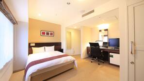 Desk, blackout drapes, free WiFi, alarm clocks