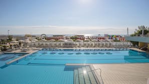 Piscina coperta, piscina all'aperto