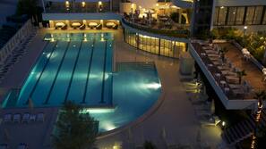Piscina coperta, piscina all'aperto