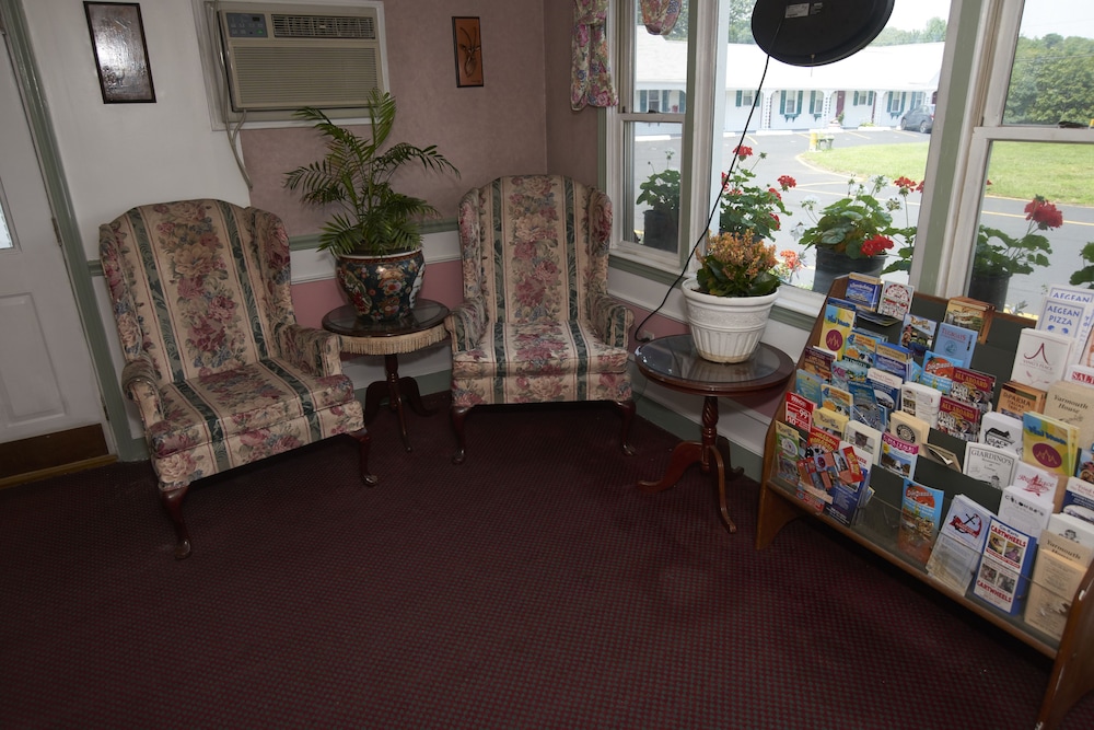 Room Deals for Knights Inn Centerville, Centerville starting at Hotwire