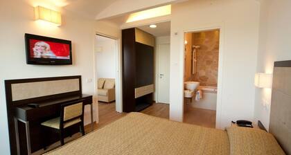 Hotel Joli