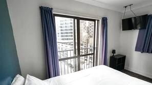 Free WiFi, linens