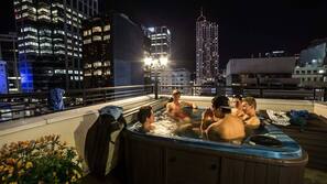 Outdoor spa bath