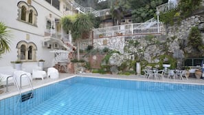 Outdoor pool, pool loungers
