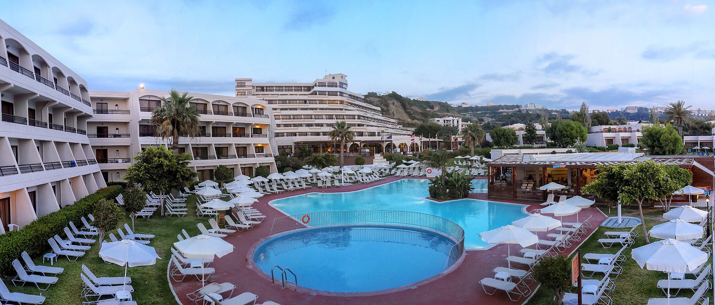 Smartline Cosmopolitan Hotel in Ixiá, Greece
