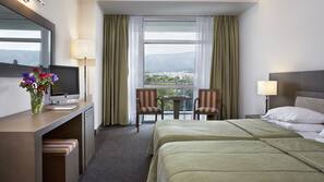 Premium bedding, minibar, in-room safe, desk