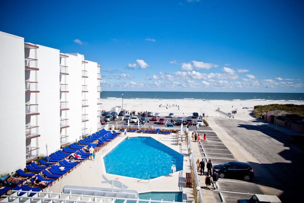 Outdoor pool, ICONA Diamond Beach