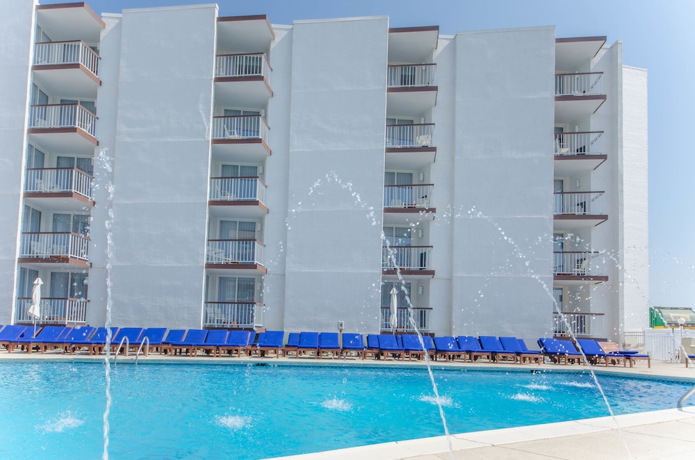 Pool waterfall, ICONA Diamond Beach