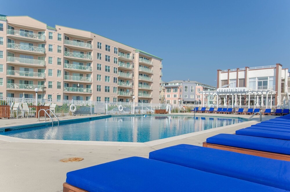 Outdoor pool, ICONA Diamond Beach