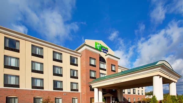 Holiday  Inn  Express Hotel  Suites Detroit Utica an IHG   Holiday  Inn  Express Hotel  Suites Detroit Utica an IHG