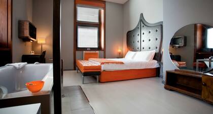 Orange Hotel