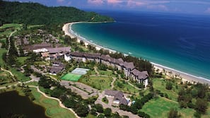 Private beach, beach umbrellas, beach massages, beach bar