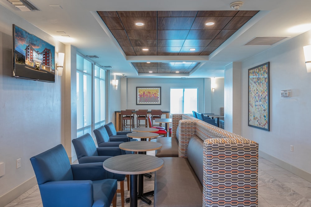 Holiday Inn Express & Suites Asheville Downtown, an IHG Hotel in