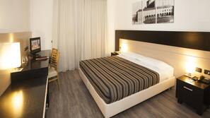 Een minibar, een kluis op de kamer, een bureau, gratis babybedden