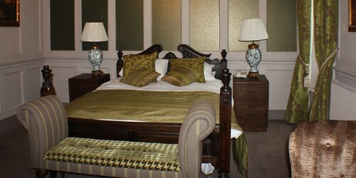 Hotels Near Highgrove Gardens Badminton Top 10 By Cross Hands Hotel Old Sodbury
