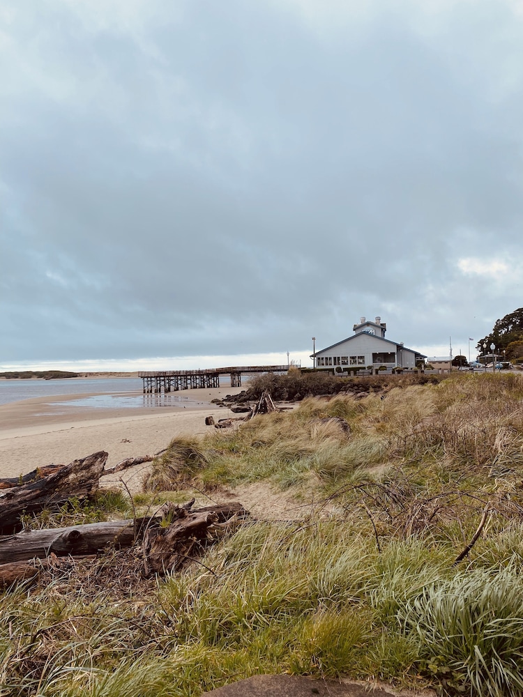 Siletz Bay Lodge in Lincoln City Best Rates & Deals on Orbitz