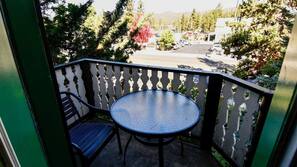 Iron/ironing board, free WiFi, linens, alarm clocks