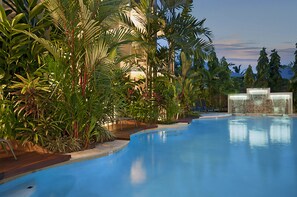 2 outdoor pools