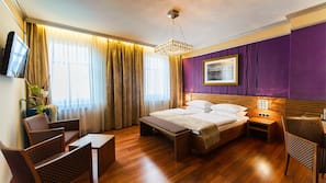 Hypoallergeen beddengoed, een minibar, een kluis op de kamer, een bureau