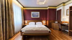 Hypoallergeen beddengoed, een minibar, een kluis op de kamer, een bureau