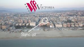 Una spiaggia nelle vicinanze