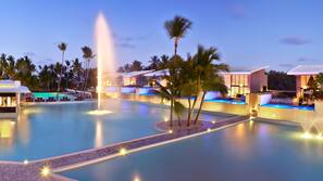 2 outdoor pools