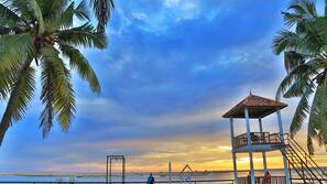Beach nearby, white sand, free beach shuttle, sun-loungers