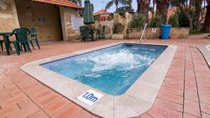 Outdoor spa bath